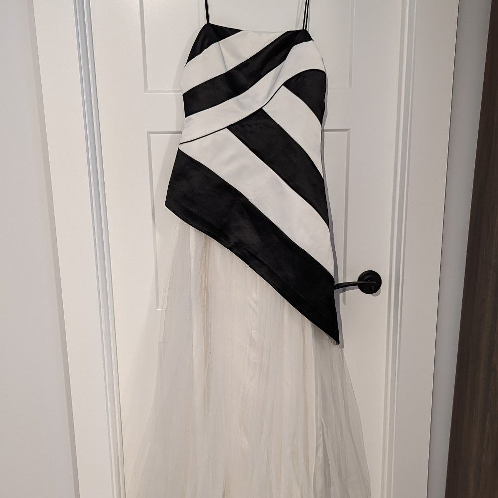 De Laru Black and White Formal Dress